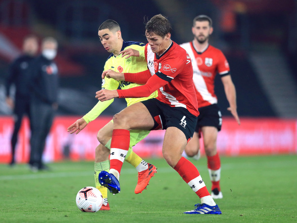 Southampton vence a Newcastle y alcanza provisoriamente la cima