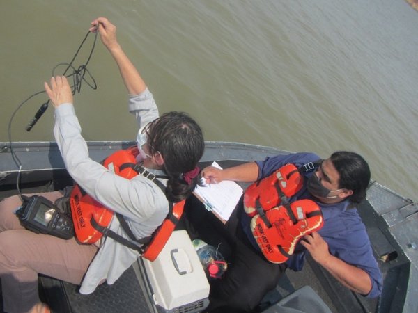Mades investiga mortandad de peces en río Paraguay
