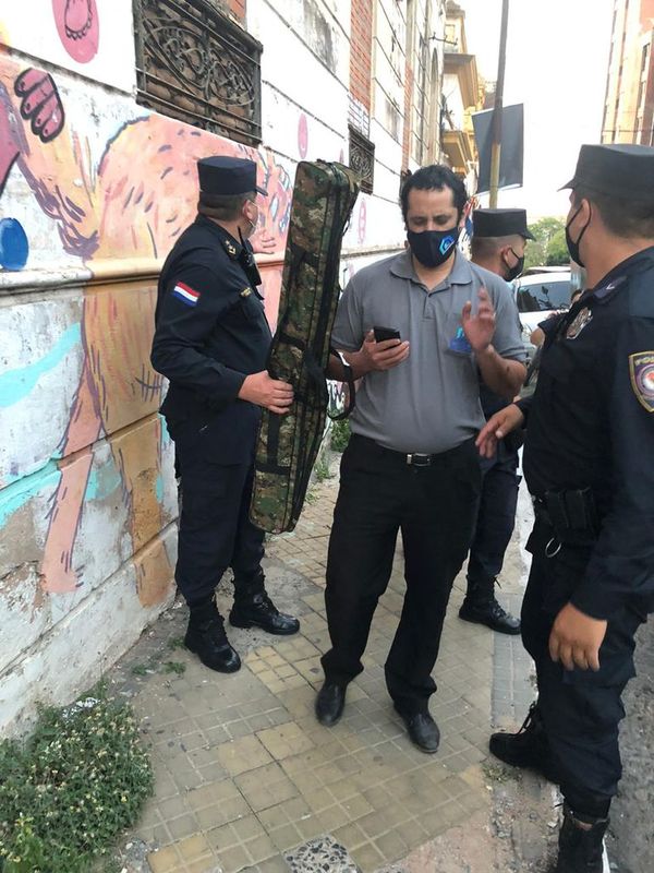 Denuncian atropello a sede de la Caja de Jubilaciones de la Municipalidad de Asunción - Nacionales - ABC Color