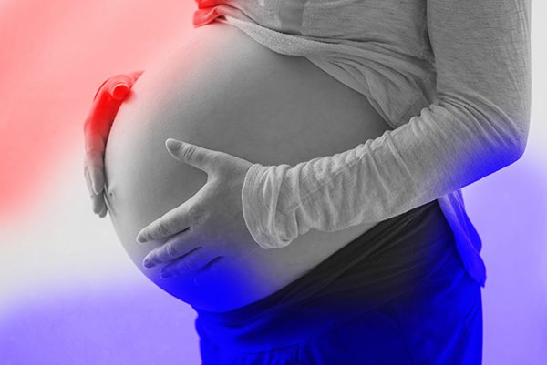 Las embarazadas con COVID-19 tienen más riesgo de complicaciones. | OnLivePy