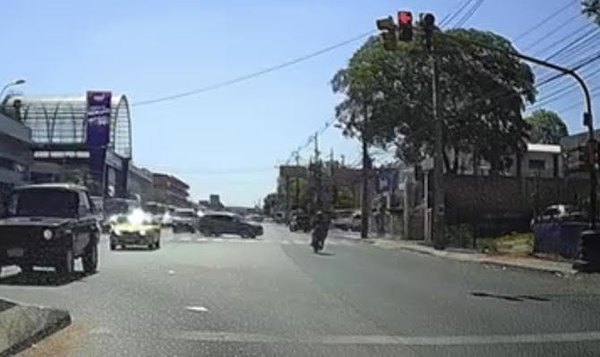 Crónica / (VIDEO) Acusan a modelo de ocasionar accidente y correr