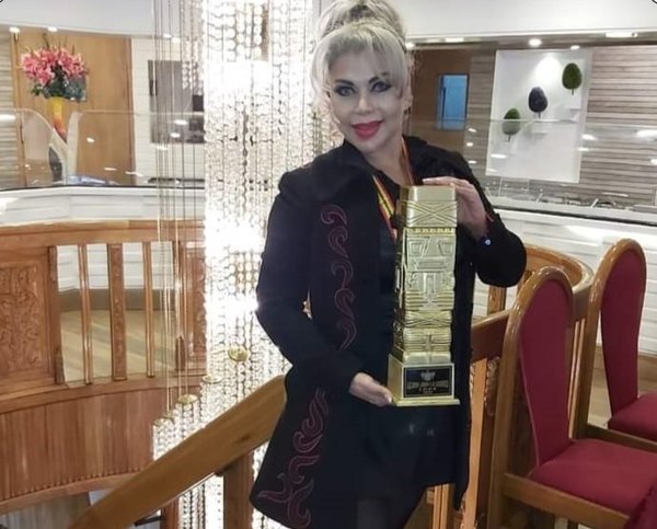 Crónica / “Shakira paraguaya” fue premiada en televisión bolí