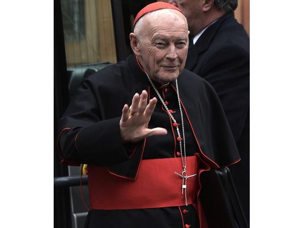 Vaticano divulgará informe sobre ex cardenal McCarrick