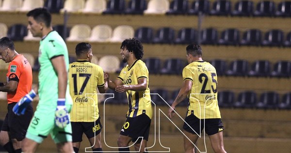 La Nación / Primer triunfo aurinegro en un momento clave