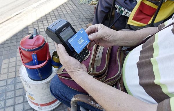 Representantes de Jaha y Más: 100.000 tarjetas están en manos de revendedores - Nacionales - ABC Color