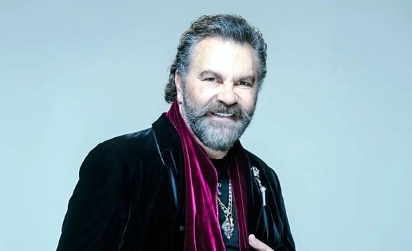 HOY / Manuel Mijares reúne a "La Hermandad" en el disco navideño que siempre soñó