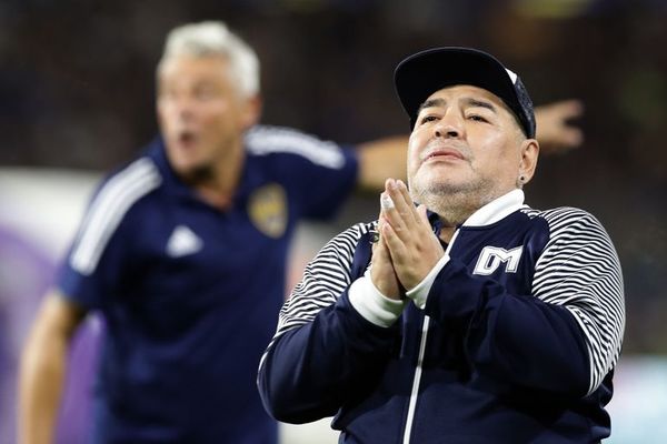 “Por la situación en la que lo vi, no hay chances de que Maradona salga” - Fútbol - ABC Color