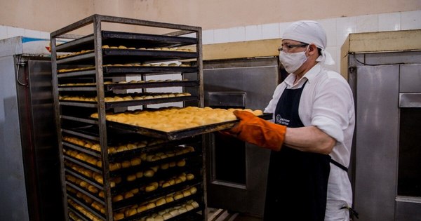 La Nación / Un error cometido lo llevó a descubrir su pasión por la panadería
