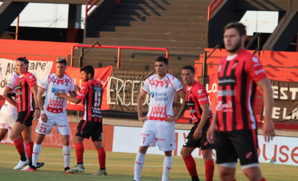 HOY / Huracán, con dos guaraníes se impone a Patronato