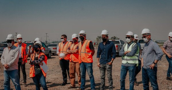 La Nación / Universitarios realizan visitas guiadas en zona del puente Héroes del Chaco