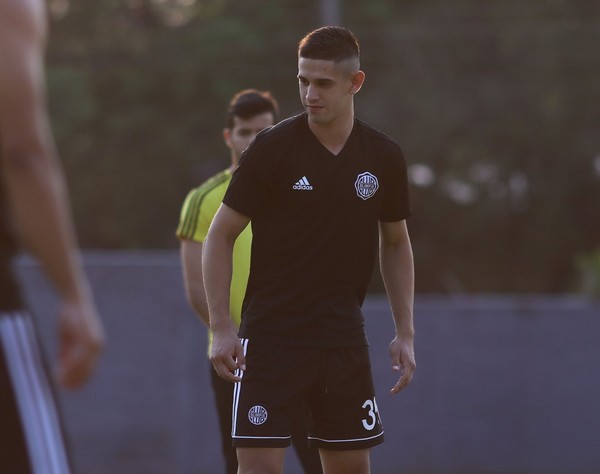 El juvenil Manuel Romero es la novedad en Olimpia