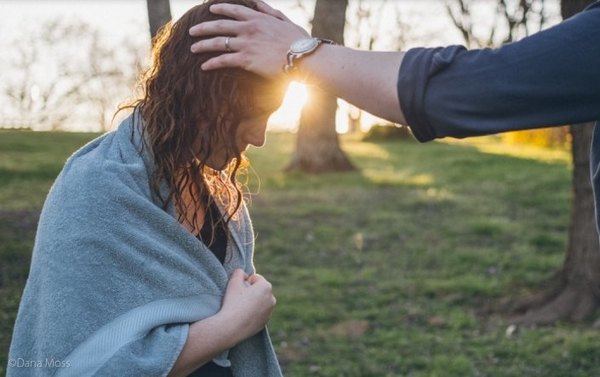 Crónica / Doña tenía a “la esposa de satanás” adentro y pastor la liberó