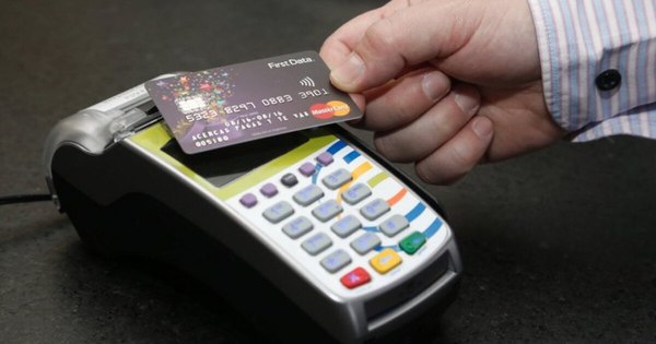 La Nación / Mastercard presenta nueva tarjeta de débito sin contacto para operar online