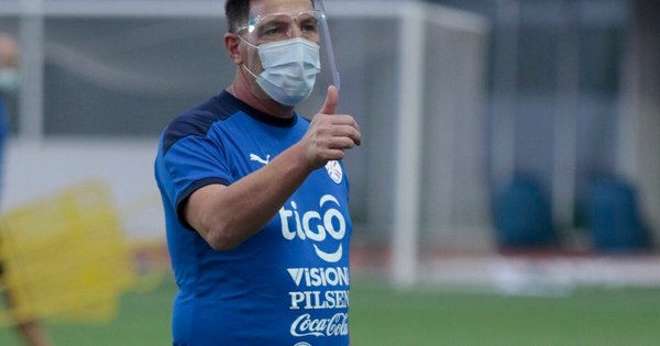 La Nación / Berizzo movió a los futbolistas en Ypané