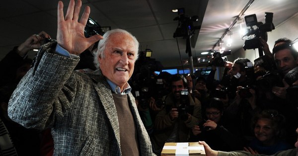 La Nación / Muere el cineasta argentino Fernando “Pino” Solanas en París a los 84 años