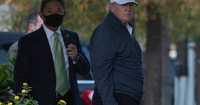 La Nación / Trump juega al golf el día después del anuncio de su derrota