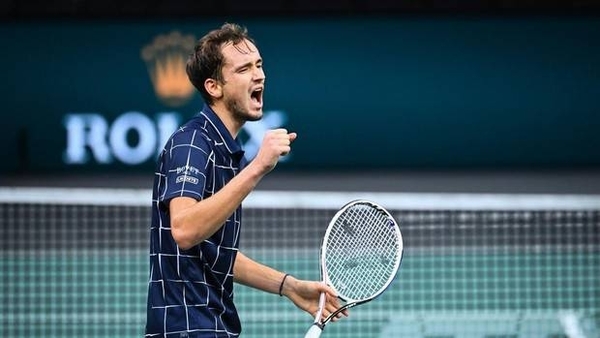 HOY / Medvedev remonta a Zverev para ganar en París su primer torneo del año