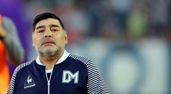 HOY / El médico de Maradona dice que el exfutbolista está lúcido y mejora