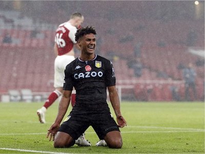 El Aston Villa asalta Londres y frena al Arsenal
