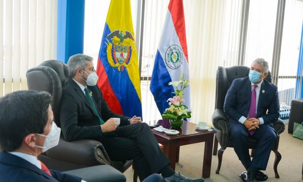 Abdo Benítez saludó a nuevo presidente de Bolivia y se reunió con Duque en La Paz
