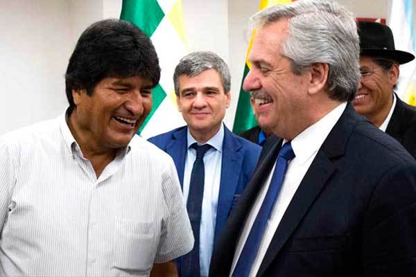 En frontera de Bolivia con Argentina preparan recibimiento a Evo Morales