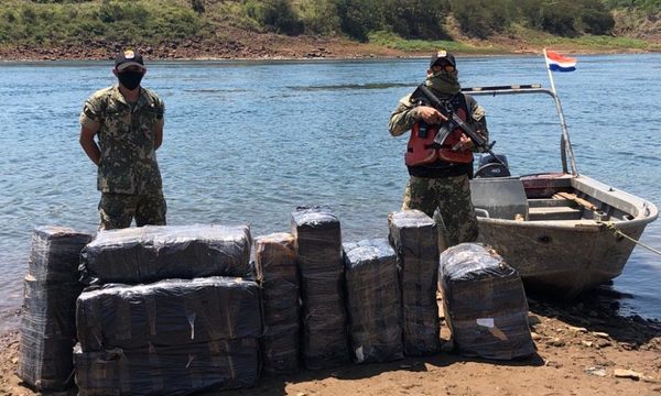Marinos incautan cajas de pan dulce, latas de durazno y aceites de origen argentino