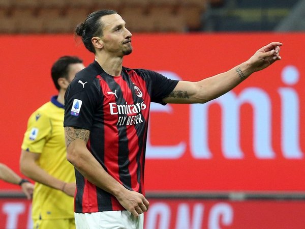 Ibra mantiene invicto al líder Milan