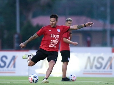 La Albirroja va tomando forma para enfrentar a Argentina - APF