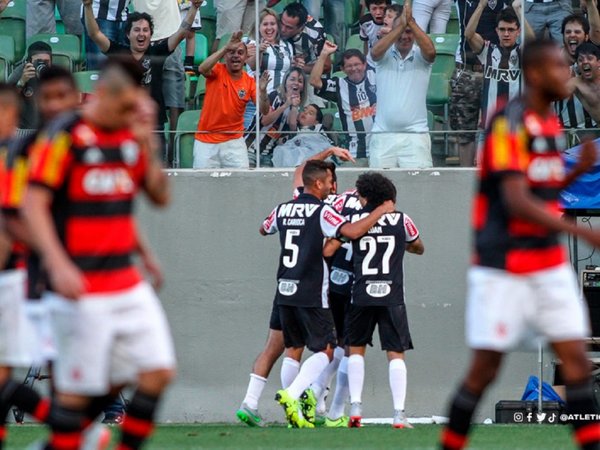 El Atlético Mineiro de Alonso golea al Flamengo