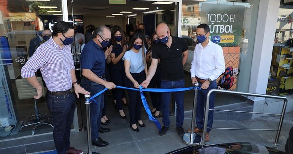 La Nación / La compañía telefónica Tigo reinaugura su tienda en la ciudad de Capiatá