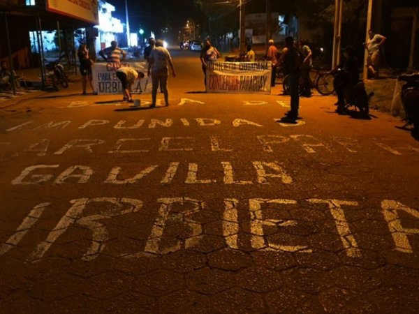 Indignados concepcioneros retoman protesta contra intendente Urbieta