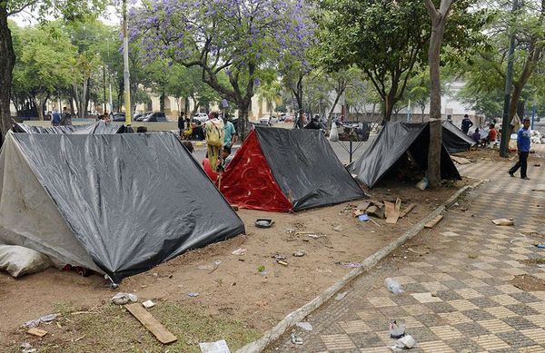 A falta de respuestas, vuelven a ocupar plazas - Nacionales - ABC Color