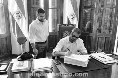 Marito promulgó ley que establece la gratuidad de los cursos de admisión y de grado en todas las universidades públicas del país