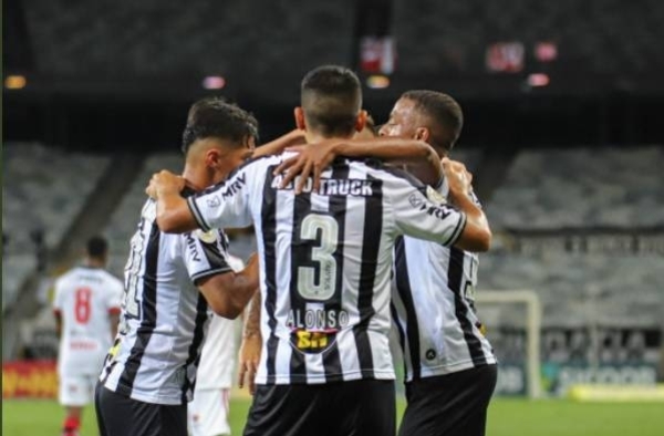 HOY / Brasil: Atlético Mineiro se ensaña con Flamengo y el Inter asume el liderato