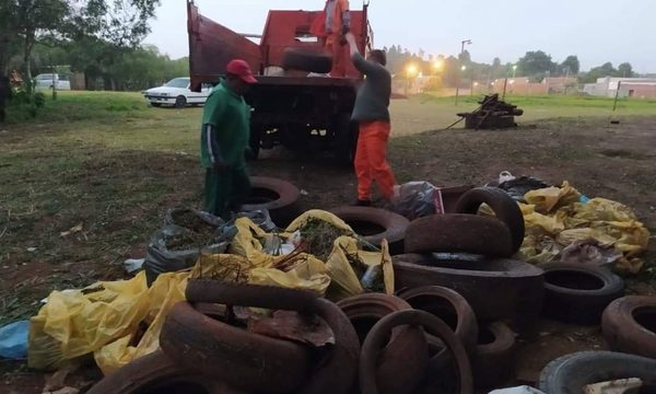 Retiran gran cantidad de cubiertas del arroyo Amambay