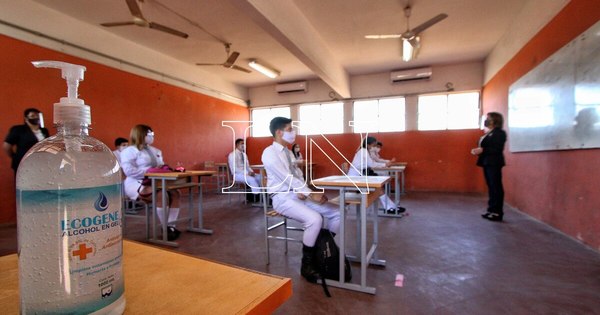 La Nación / Piden suspender clases presenciales tras supuestos brotes de COVID-19