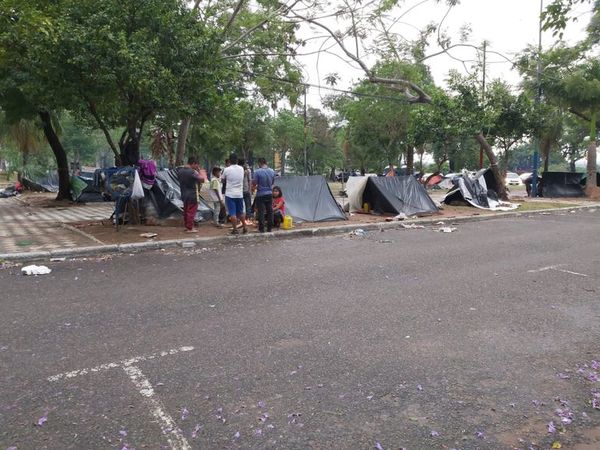 Nativos suspendieron marcha y resisten bajo la lluvia - Nacionales - ABC Color