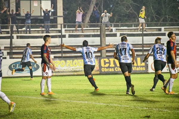 Carlos Duarte anota el golazo de la jornada