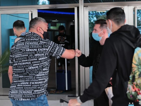 Messi se integra a la concentración de Argentina