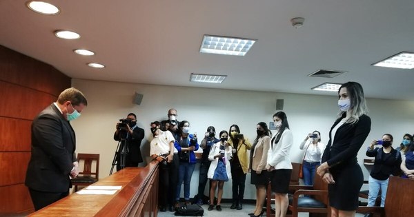 La Nación / Kimberly: abogado trans juró ante la Corte Suprema de Justicia