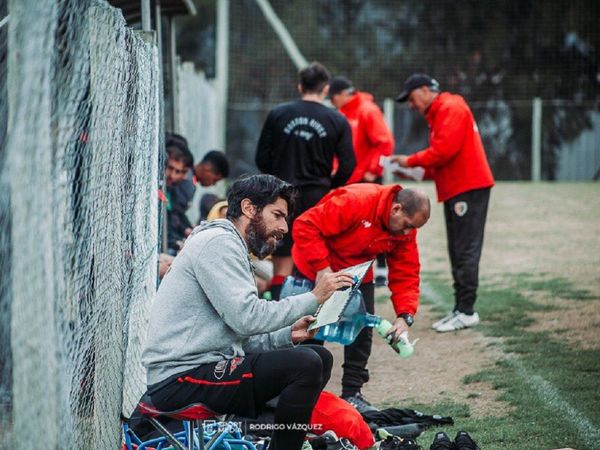 El "Loco" Abreu deja de ser técnico y jugador del Boston River