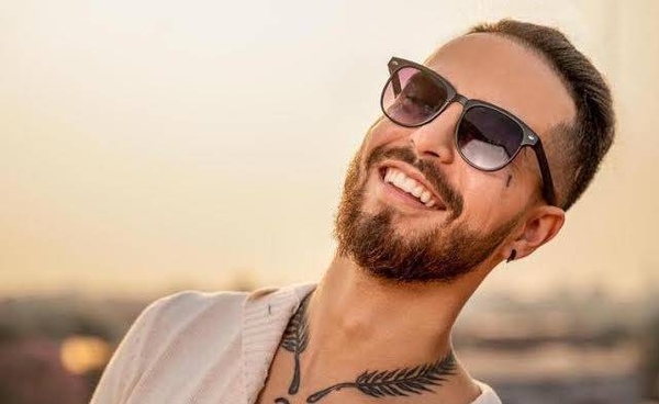 HOY / "Abrazados", lo nuevo de Joshua Dietrich