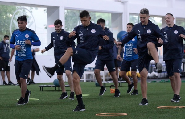 La Albirroja se moviliza pensando en Argentina