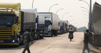 La Nación / Puente de la Amistad: récord histórico en cruce de camiones en octubre