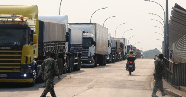 La Nación / Puente de la Amistad: récord histórico en cruce de camiones en octubre