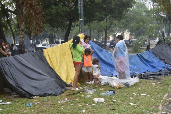 Carpas y “mesa de diálogo”, la solución del Gobierno para indígenas  - Nacionales - ABC Color