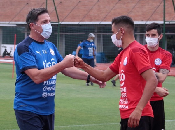 Ángel Romero: “Tenemos un gran plantel que puede pelear los tres puntos” - APF