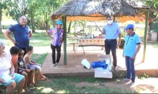 Entregan motobomba para riego en huerta comunitaria