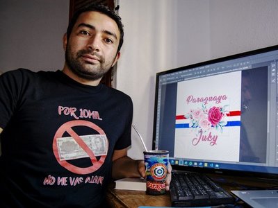 Paraguayo en España abrió un negocio de remeras personalizadas para los compatriotas