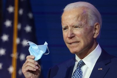 Joe Biden instó al uso de tapabocas: “No importa por quién hayan votado, pueden salvar miles de vidas”